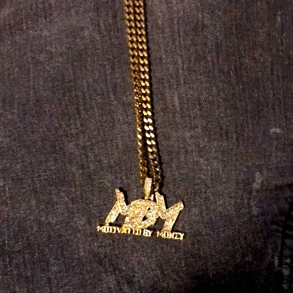 Motivated by money gold 24in link chain w/pendant